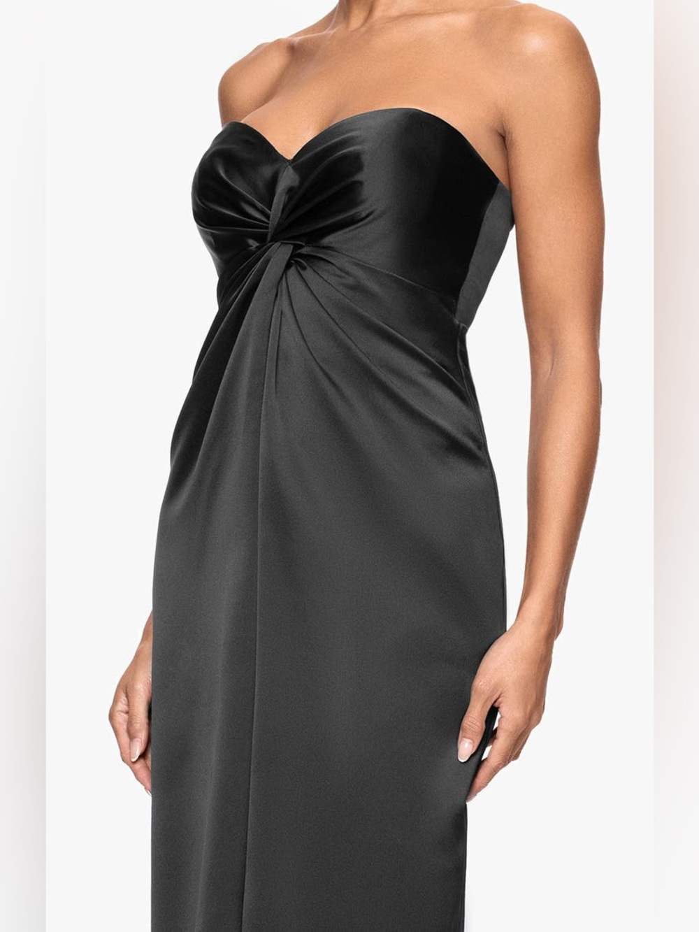 Xscape Women Satin Sleeveless Ball Gown Dress. Size 6 Women #450
